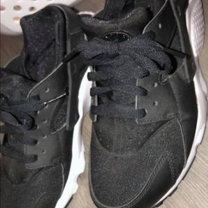Black Nike huaraches